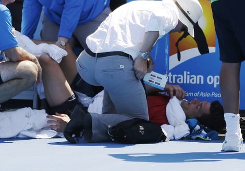 Heat stops in Australia tennis championship